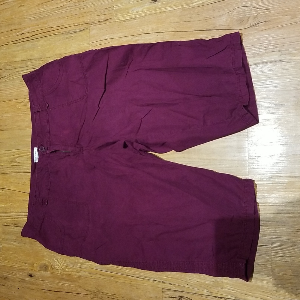 Fashion Bug burgundy capri EUC sz 22